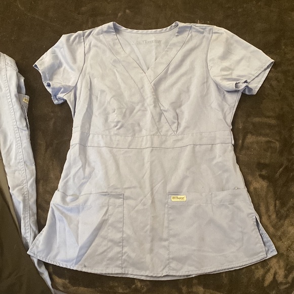 Light blue grays anatomy scrubs - Picture 2 of 2
